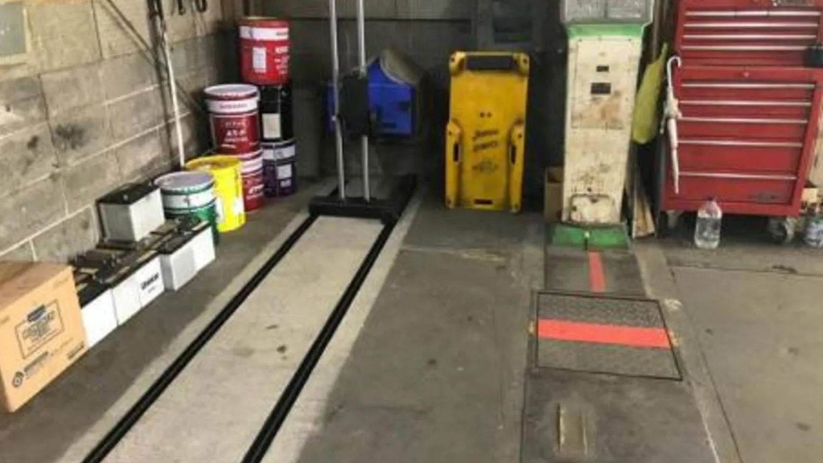 昭島整備工場の作業ピット